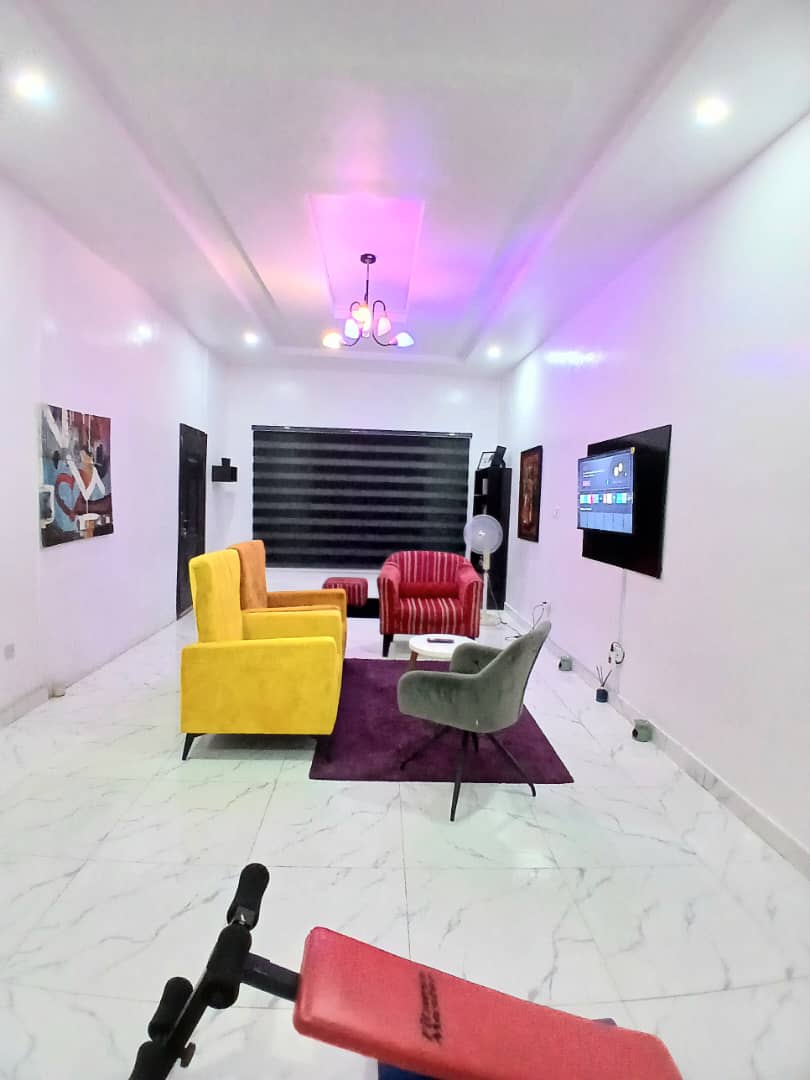 1-bedroom-ikota-living-room