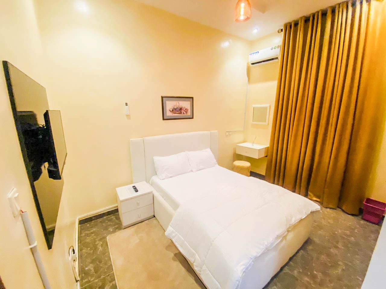 4-bedroom-shortlet-ikota-Room