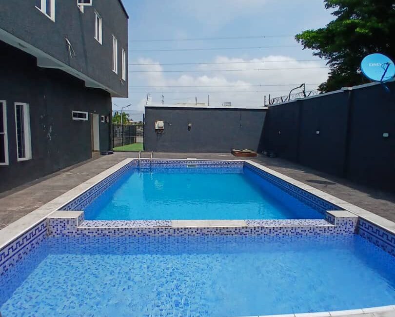 4-bedroom-shortlet-ikota-swimming-pool