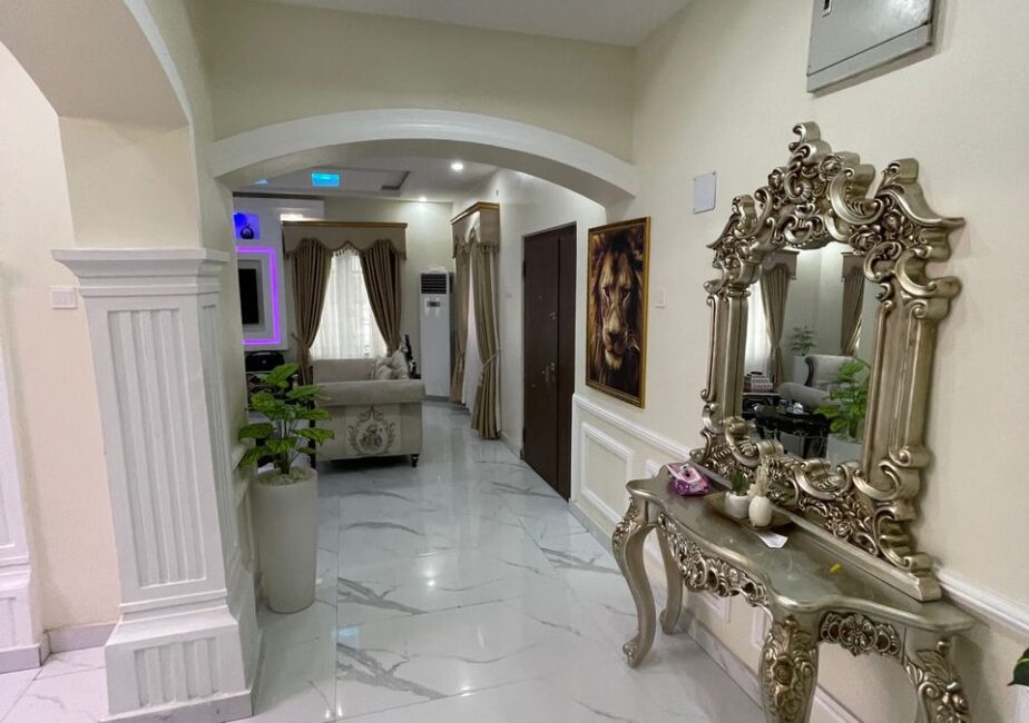 4bedroom-shortlet-living-room