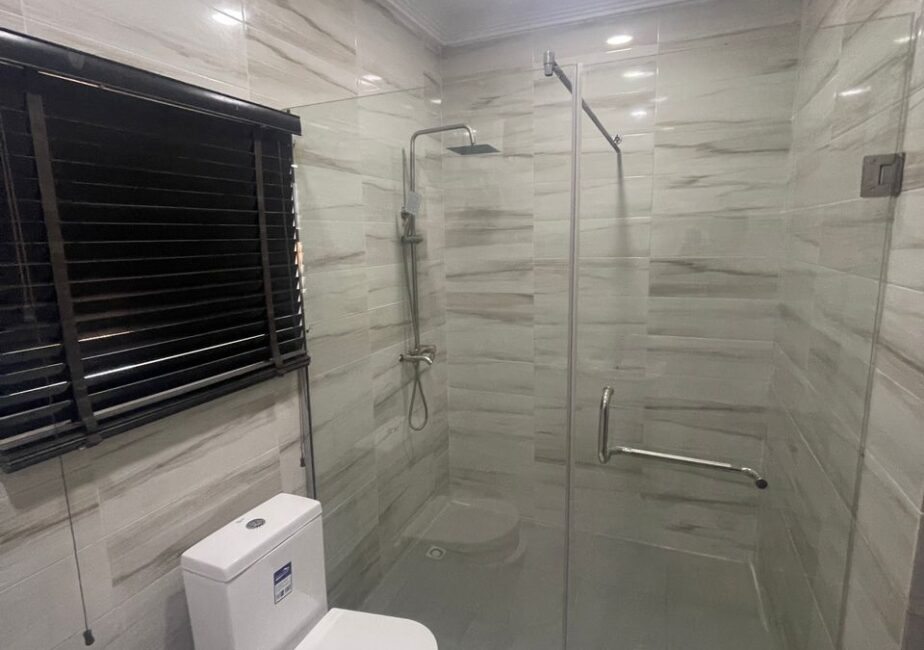 4bedroom-shortlet-toilet