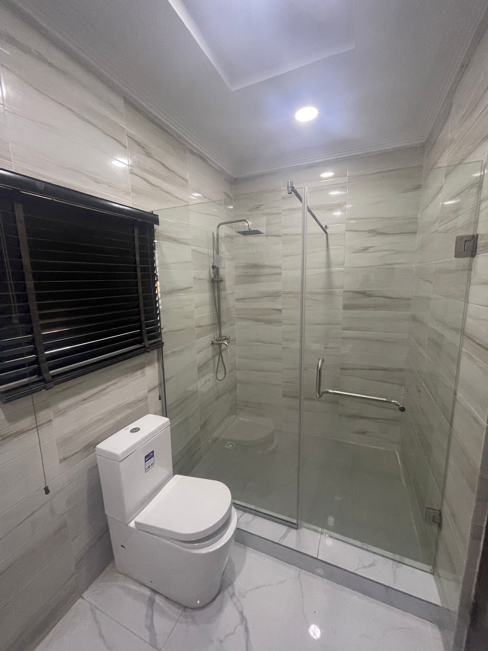 4bedroom-shortlet-toilet